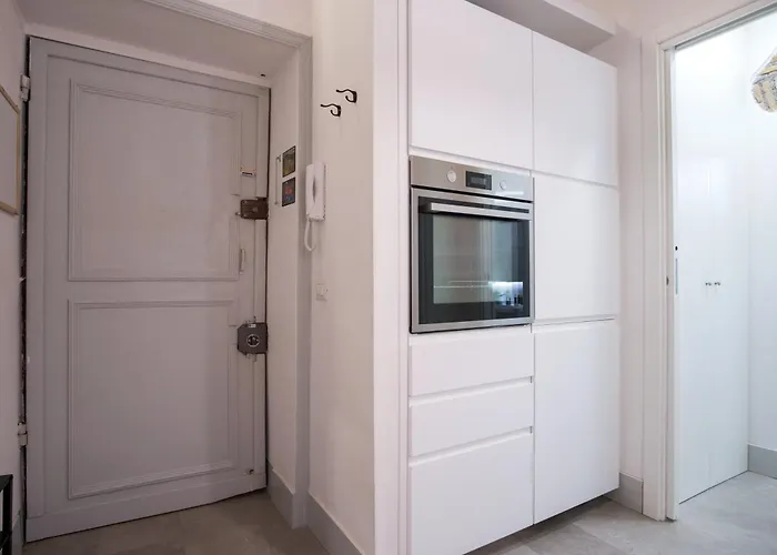 Elegantis Trastevere Modern - Comfort In Charming District Roma
