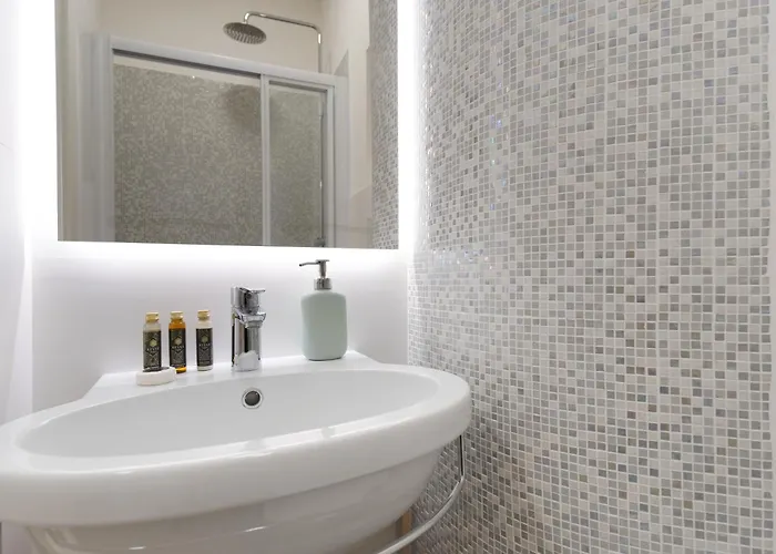 Elegantis Trastevere Modern - Comfort In Charming District Apartamento